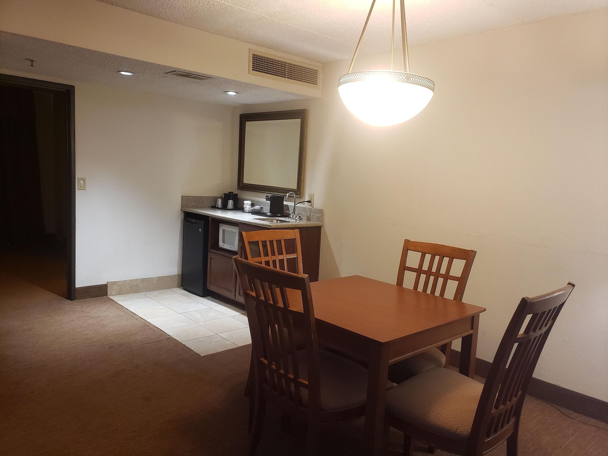 Tulsa Square Hotel Central, I-44 By Oyo Εξωτερικό φωτογραφία