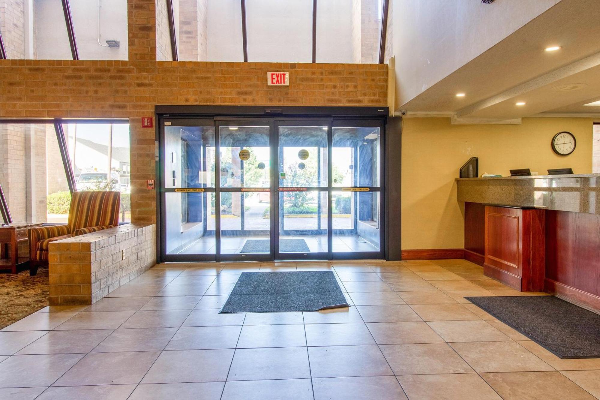 Tulsa Square Hotel Central, I-44 By Oyo Εξωτερικό φωτογραφία