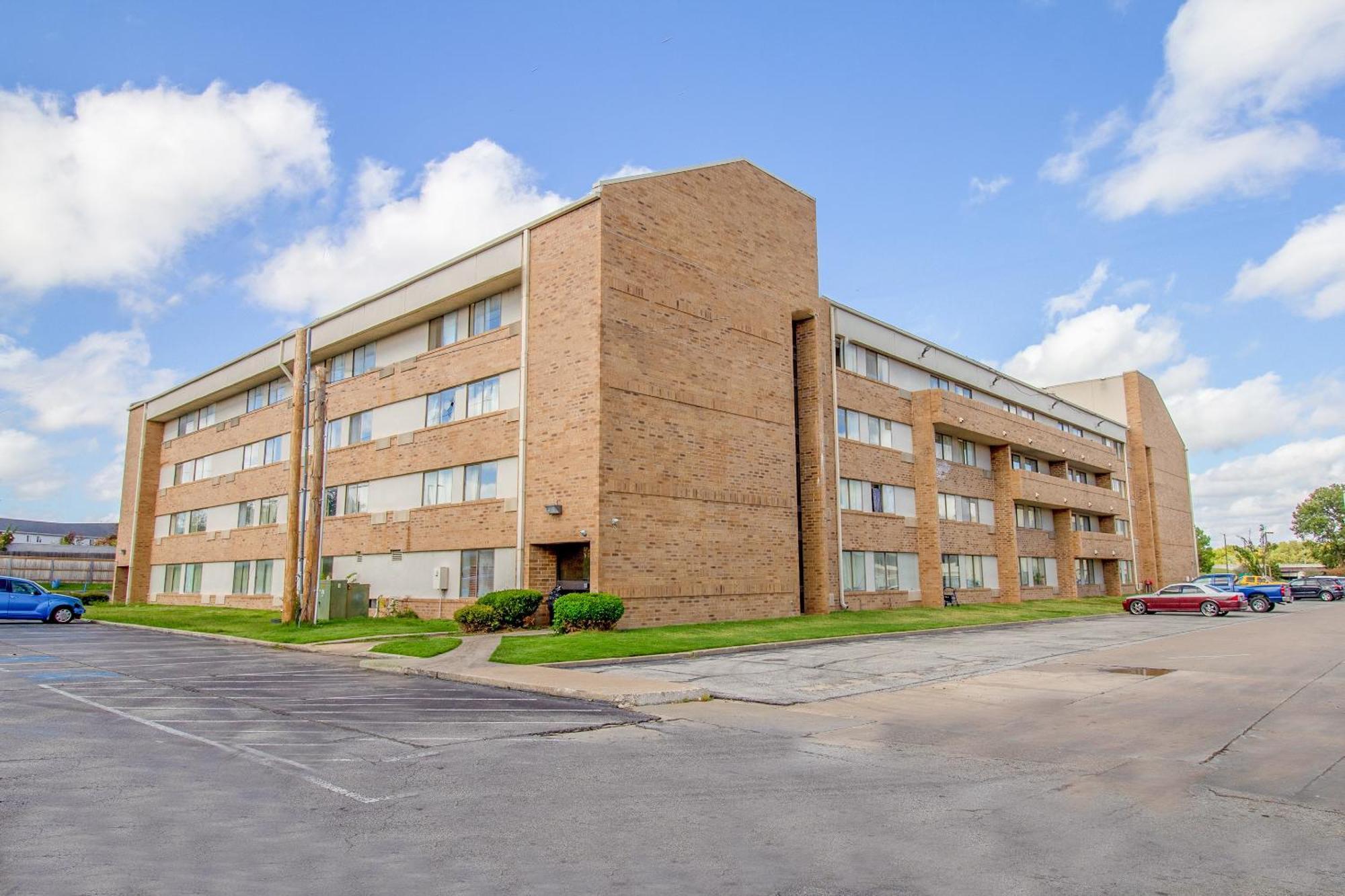 Tulsa Square Hotel Central, I-44 By Oyo Εξωτερικό φωτογραφία