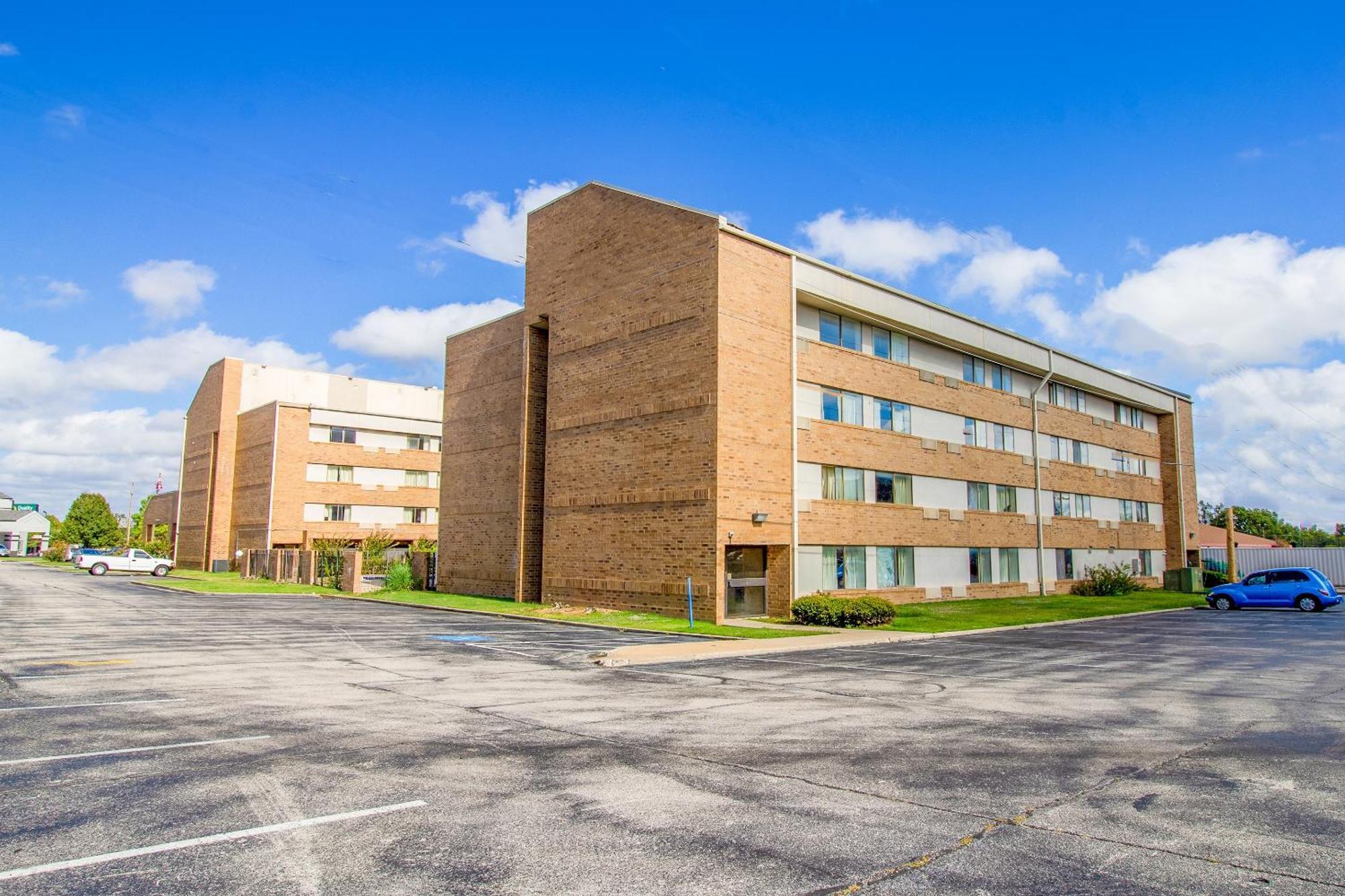 Tulsa Square Hotel Central, I-44 By Oyo Εξωτερικό φωτογραφία